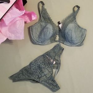 Victorias Secret Very Sexy Lace Plunge Bra Set